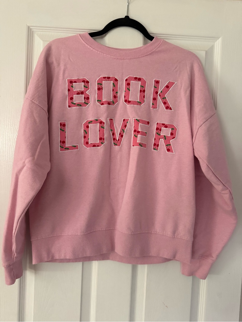 Fits like a Medium Pink "Book Lover" Floral Applique Sweatshirt